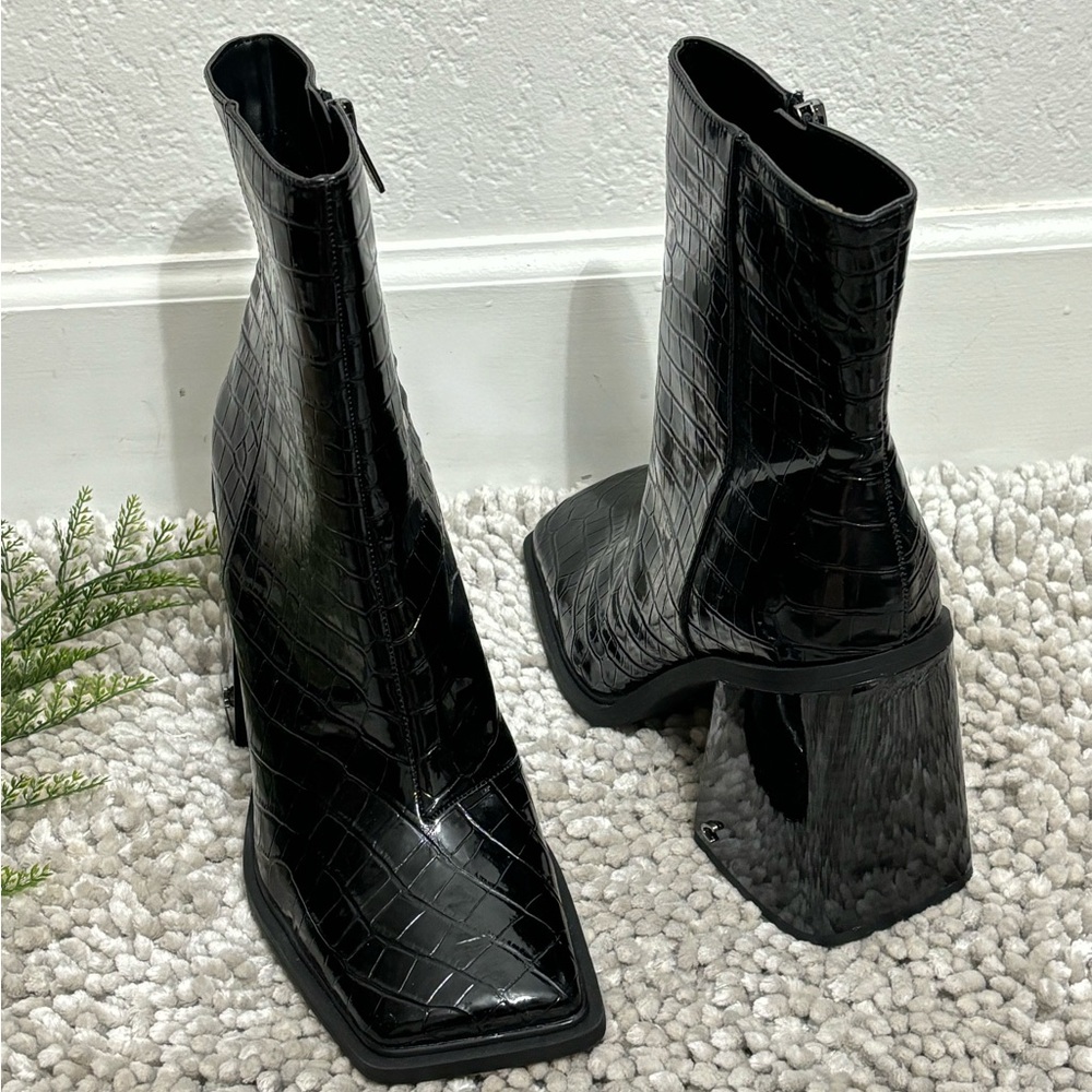 Circus by Sam Edelman Black Ankle Boots with Chunky Sole